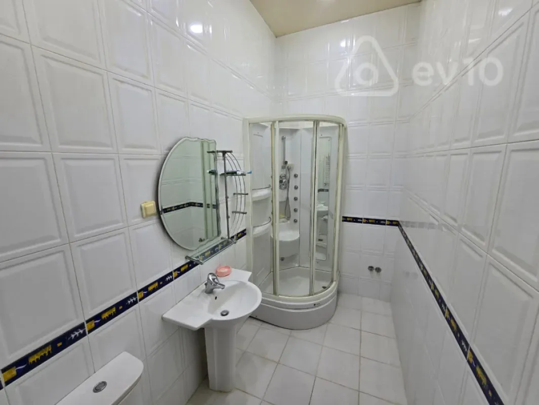 Satılır 11 otaqlı həyət evi 950 m²
