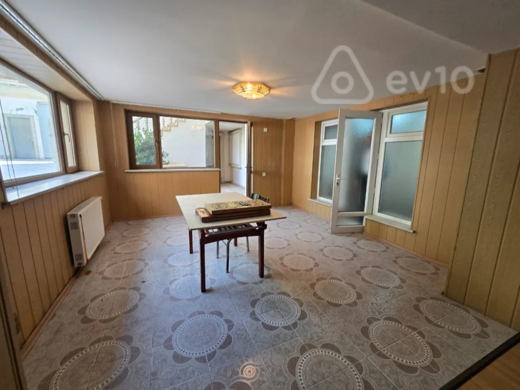 Satılır 11 otaqlı həyət evi 950 m²