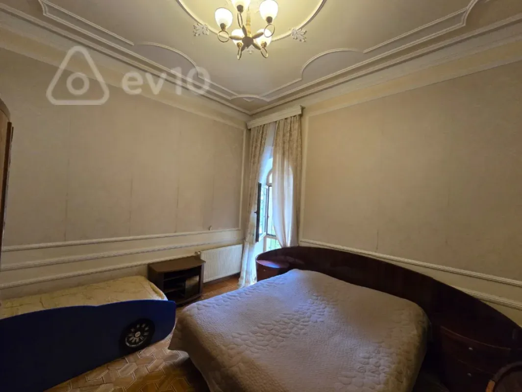 Satılır 11 otaqlı həyət evi 950 m²