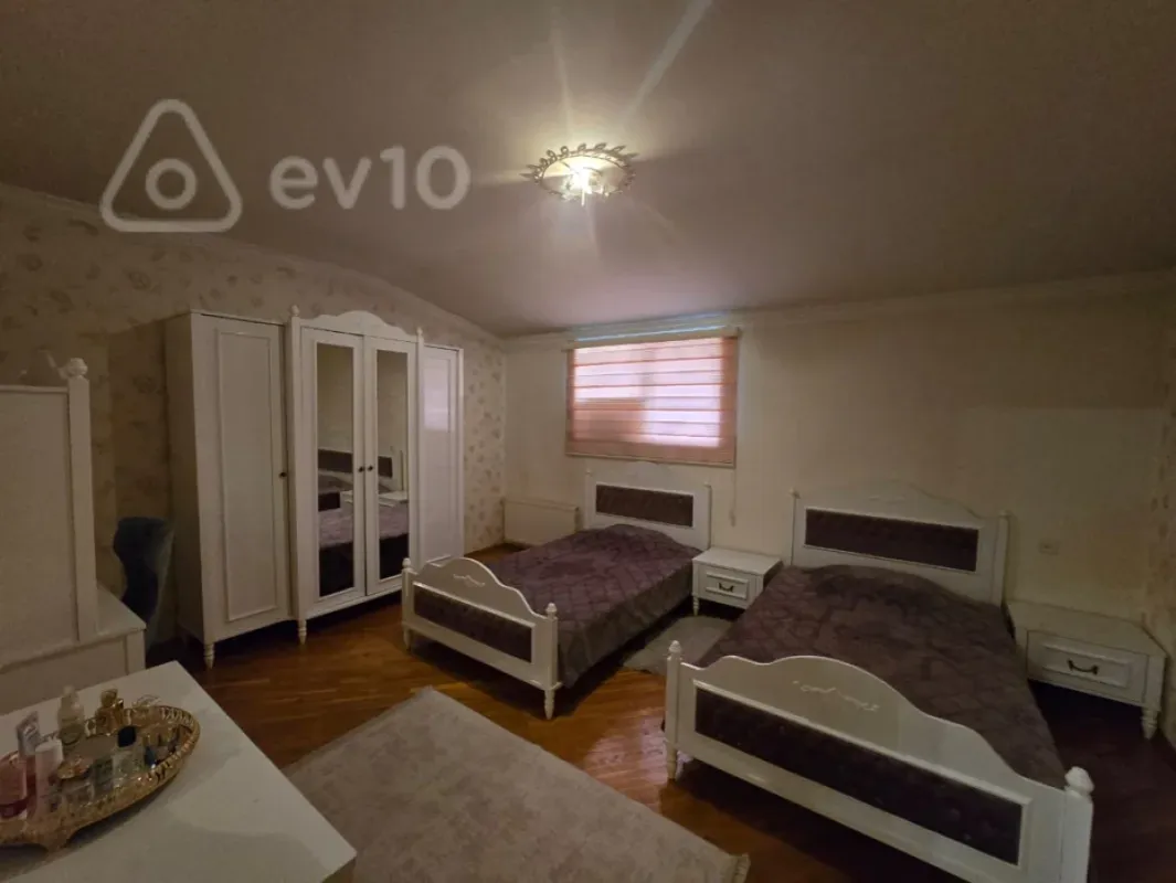 Satılır 11 otaqlı həyət evi 950 m²