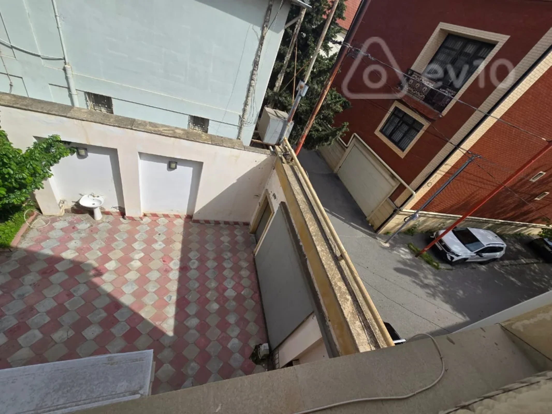 Satılır 11 otaqlı həyət evi 950 m²