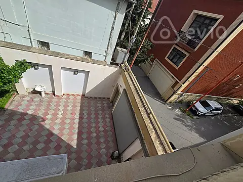 Satılır 11 otaqlı həyət evi 950 m²