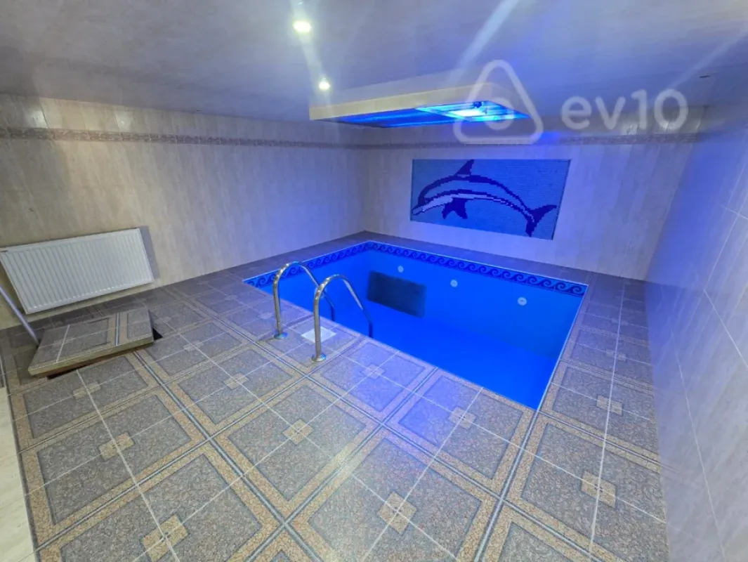 Satılır 11 otaqlı həyət evi 950 m²