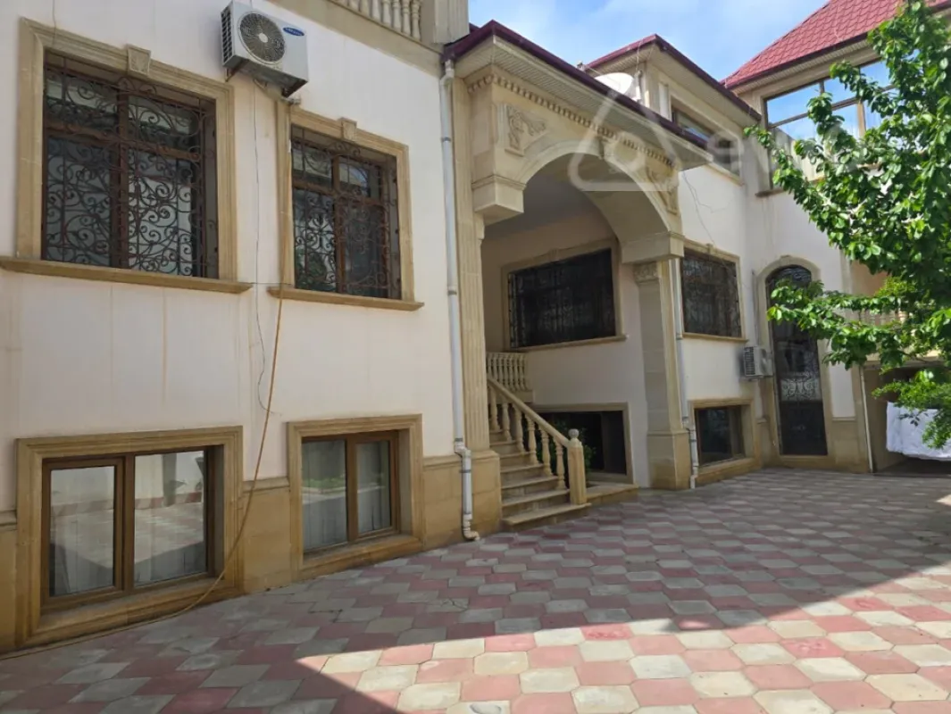 Satılır 11 otaqlı həyət evi 950 m²