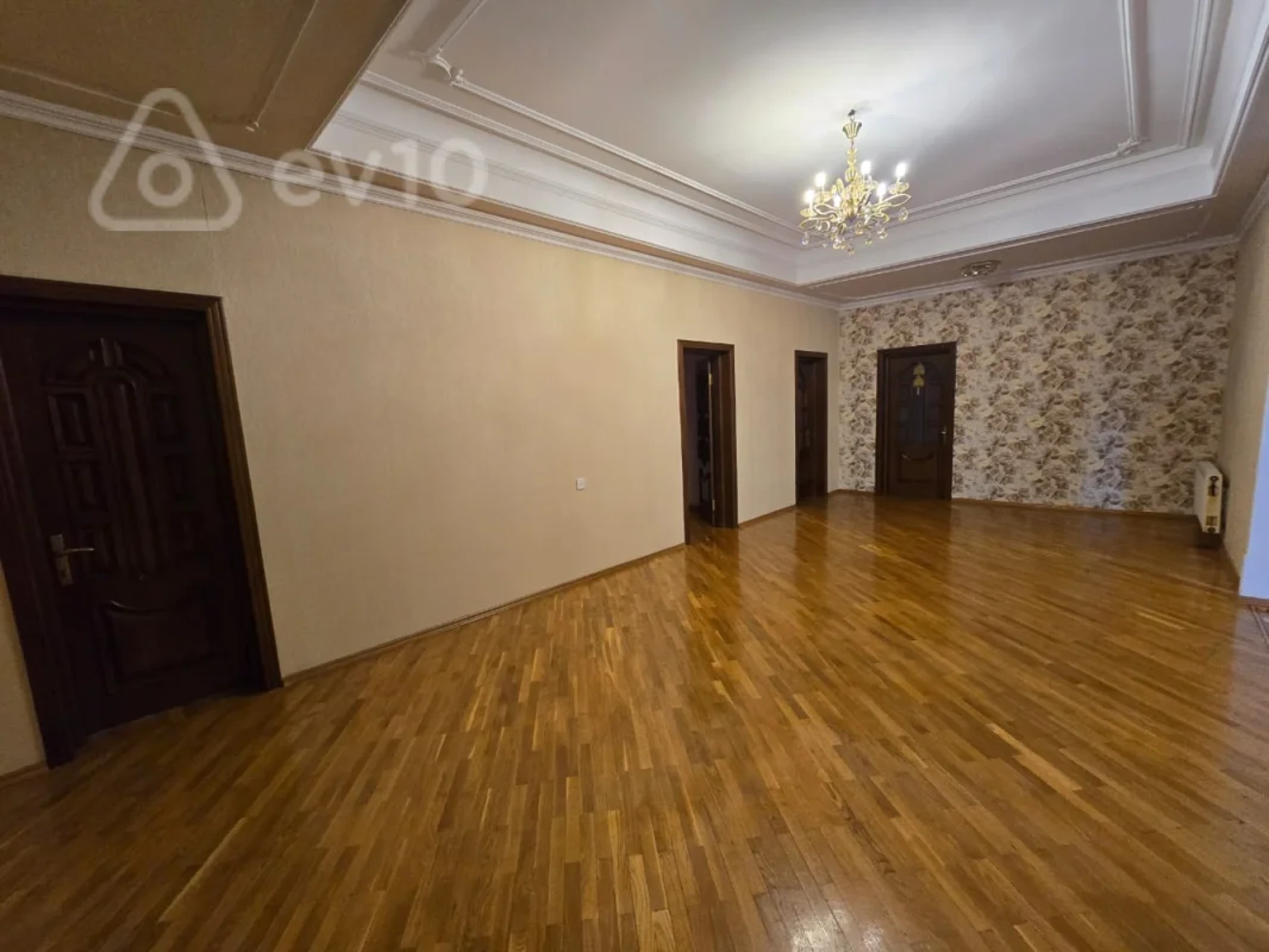 Satılır 11 otaqlı həyət evi 950 m²