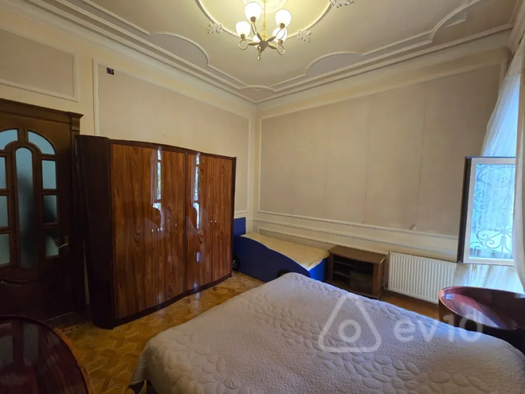 Satılır 11 otaqlı həyət evi 950 m²