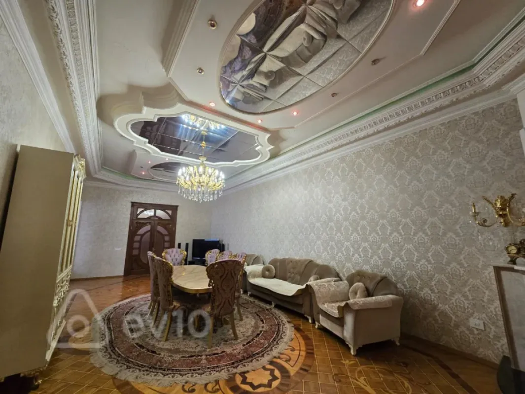 Satılır 11 otaqlı həyət evi 950 m²