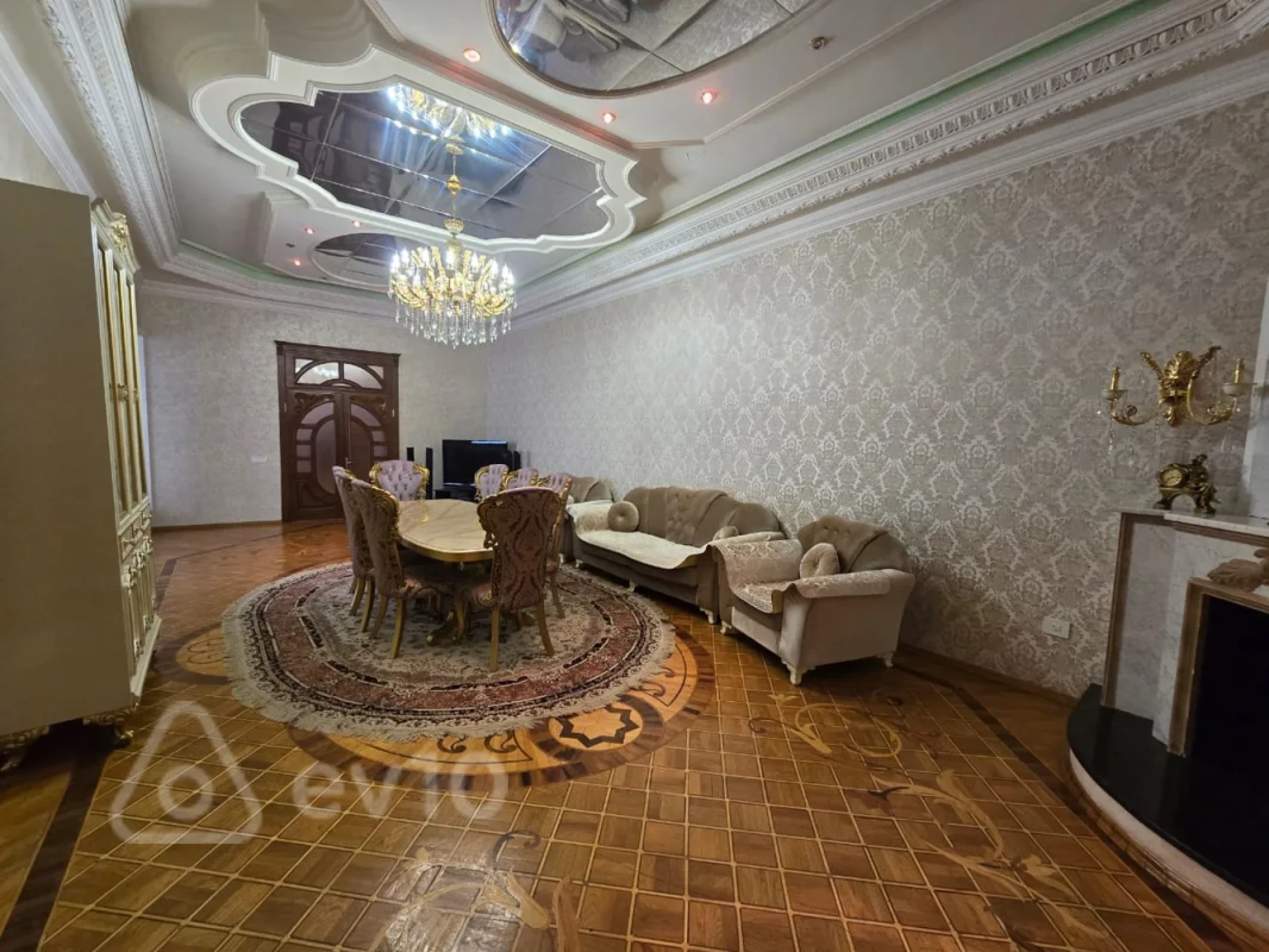 Satılır 11 otaqlı həyət evi 950 m²