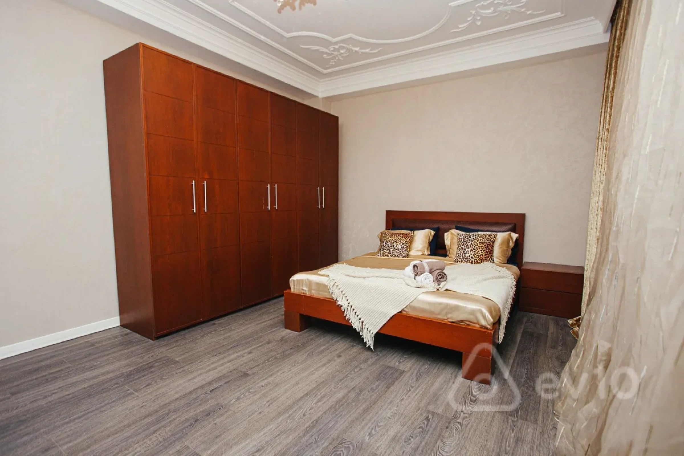 Kirayə verilir 3 otaqlı yeni tikili 167 m²