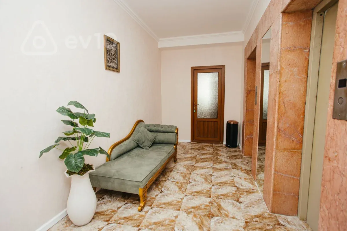 Kirayə verilir 3 otaqlı yeni tikili 167 m²