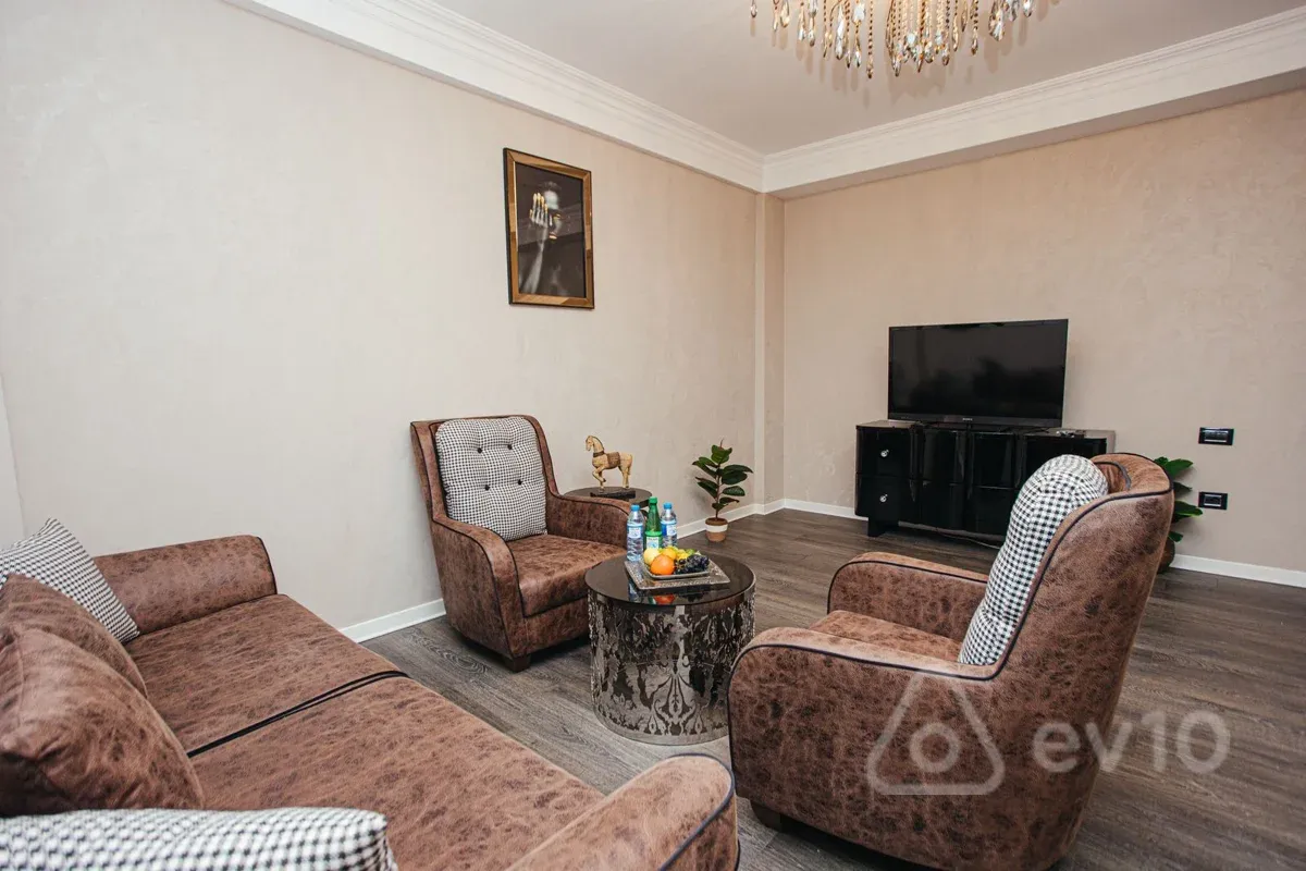 Kirayə verilir 3 otaqlı yeni tikili 167 m²