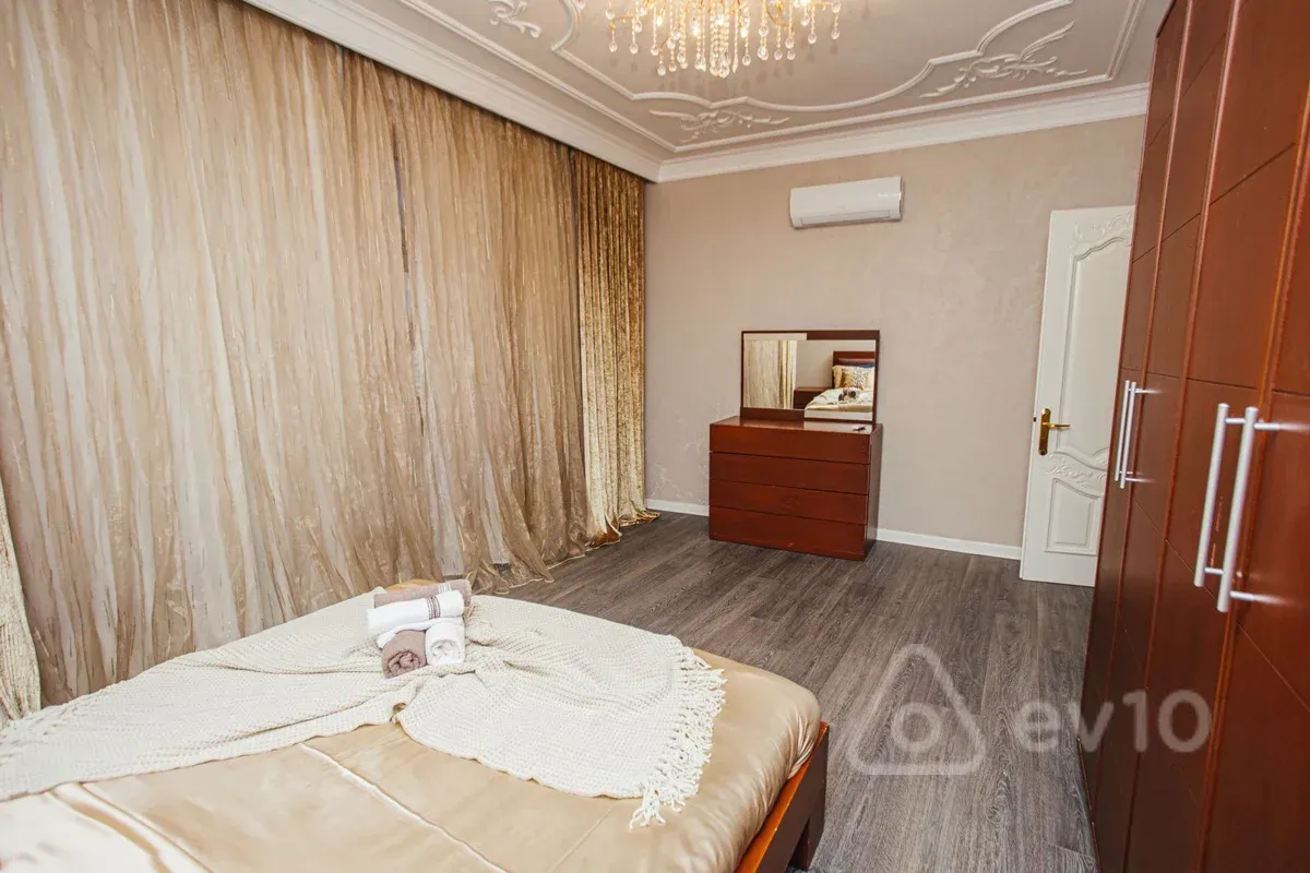 Kirayə verilir 3 otaqlı yeni tikili 167 m²