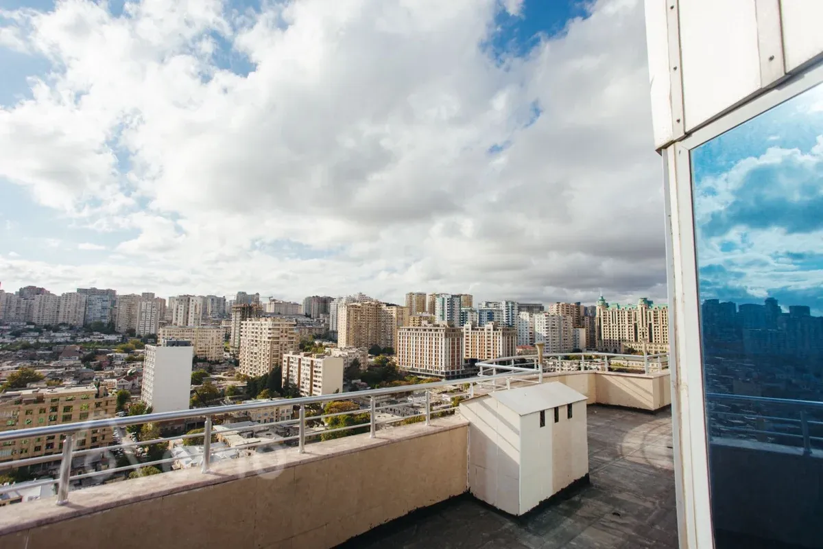 Kirayə verilir 3 otaqlı yeni tikili 167 m²