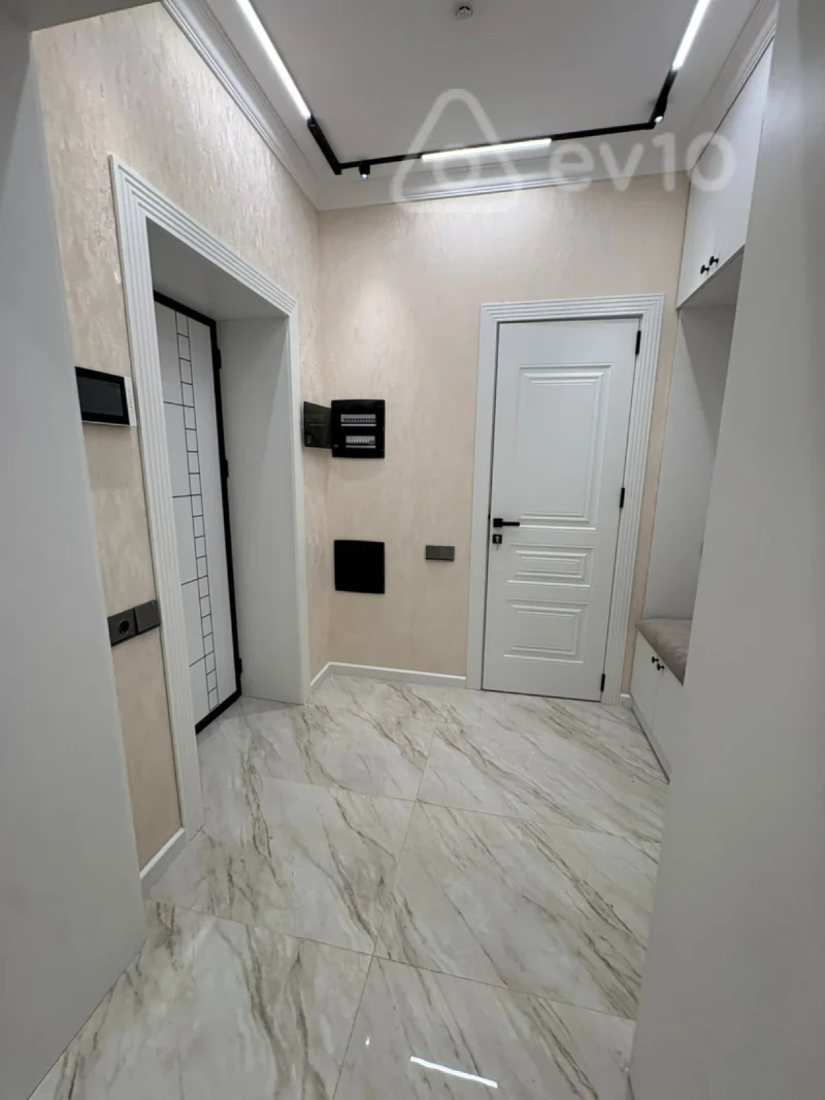 Kirayə verilir 3 otaqlı yeni tikili 140 m²