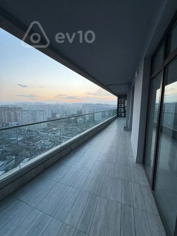 Kirayə verilir 3 otaqlı yeni tikili 140 m²
