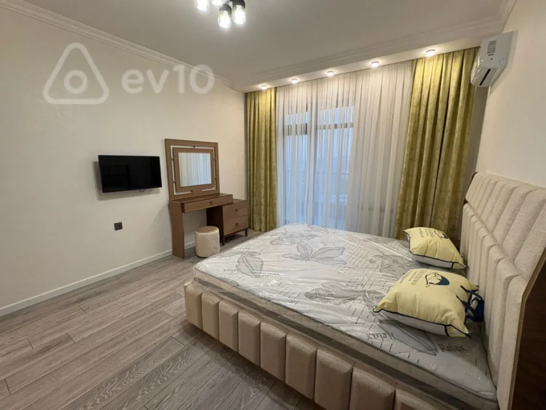 Kirayə verilir 3 otaqlı yeni tikili 140 m²