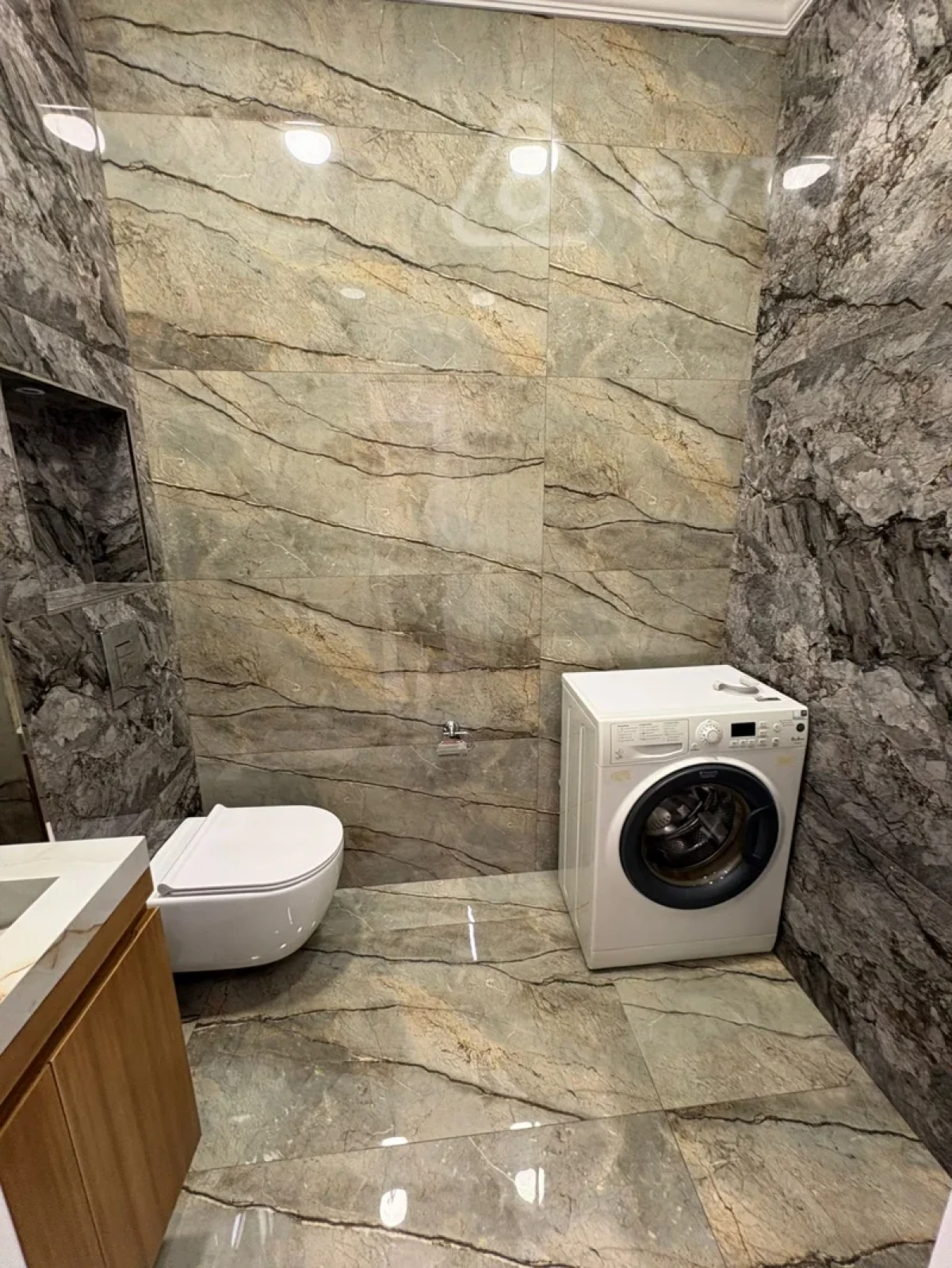 Kirayə verilir 3 otaqlı yeni tikili 140 m²