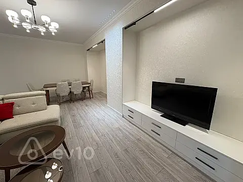 Kirayə verilir 3 otaqlı yeni tikili 140 m²