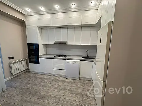 Kirayə verilir 3 otaqlı yeni tikili 140 m²