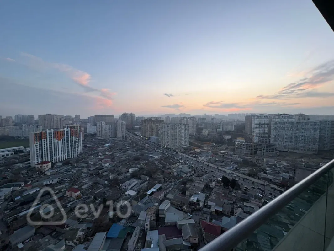 Kirayə verilir 3 otaqlı yeni tikili 140 m²