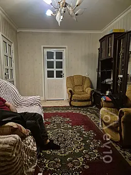 Kirayə verilir 2 otaqlı köhnə tikili 50 m²