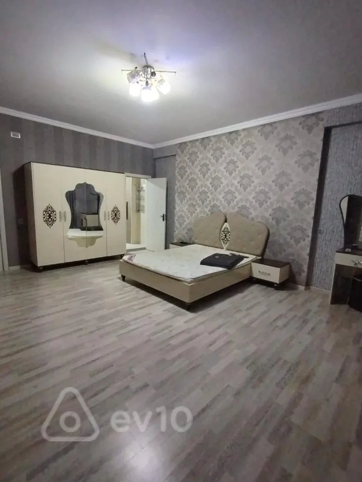 Kirayə verilir 3 otaqlı yeni tikili 190 m²