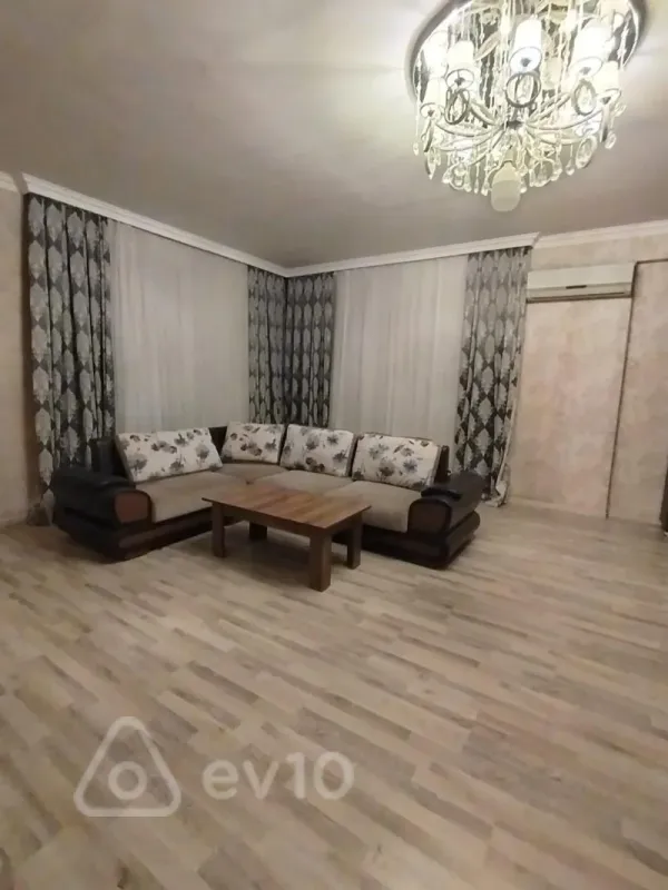 Kirayə verilir 3 otaqlı yeni tikili 190 m²