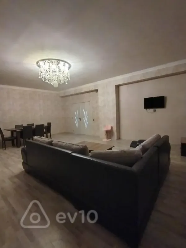 Kirayə verilir 3 otaqlı yeni tikili 190 m²