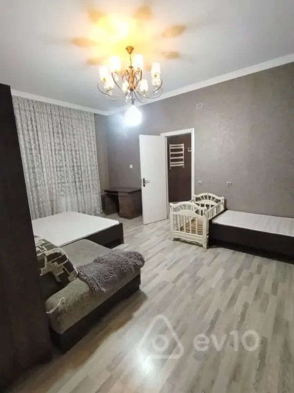 Kirayə verilir 3 otaqlı yeni tikili 190 m²