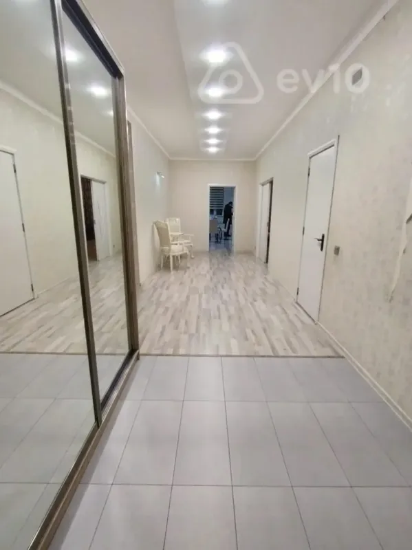 Kirayə verilir 3 otaqlı yeni tikili 190 m²