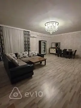 Kirayə verilir 3 otaqlı yeni tikili 190 m²