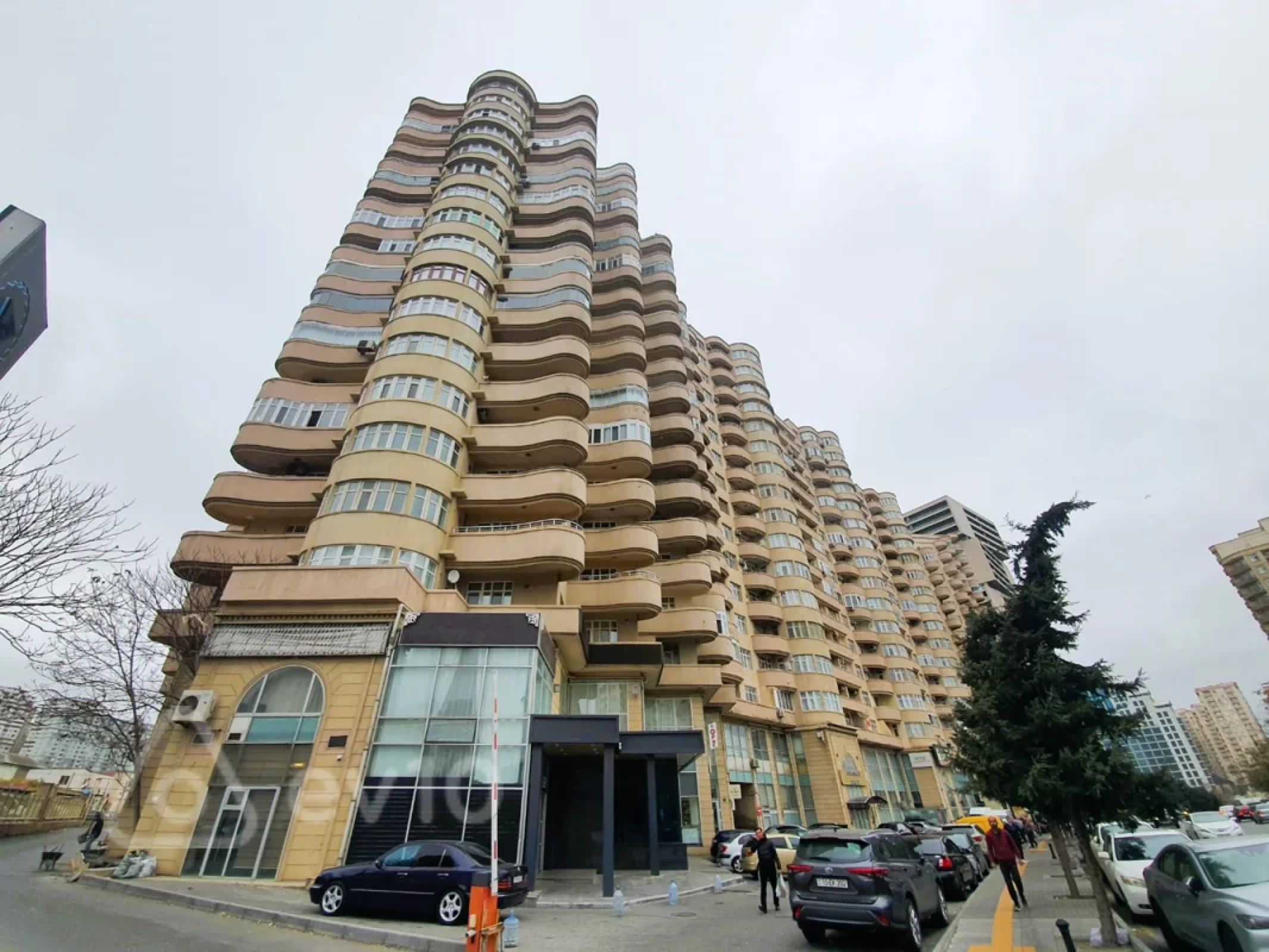 Kirayə verilir 3 otaqlı yeni tikili 190 m²