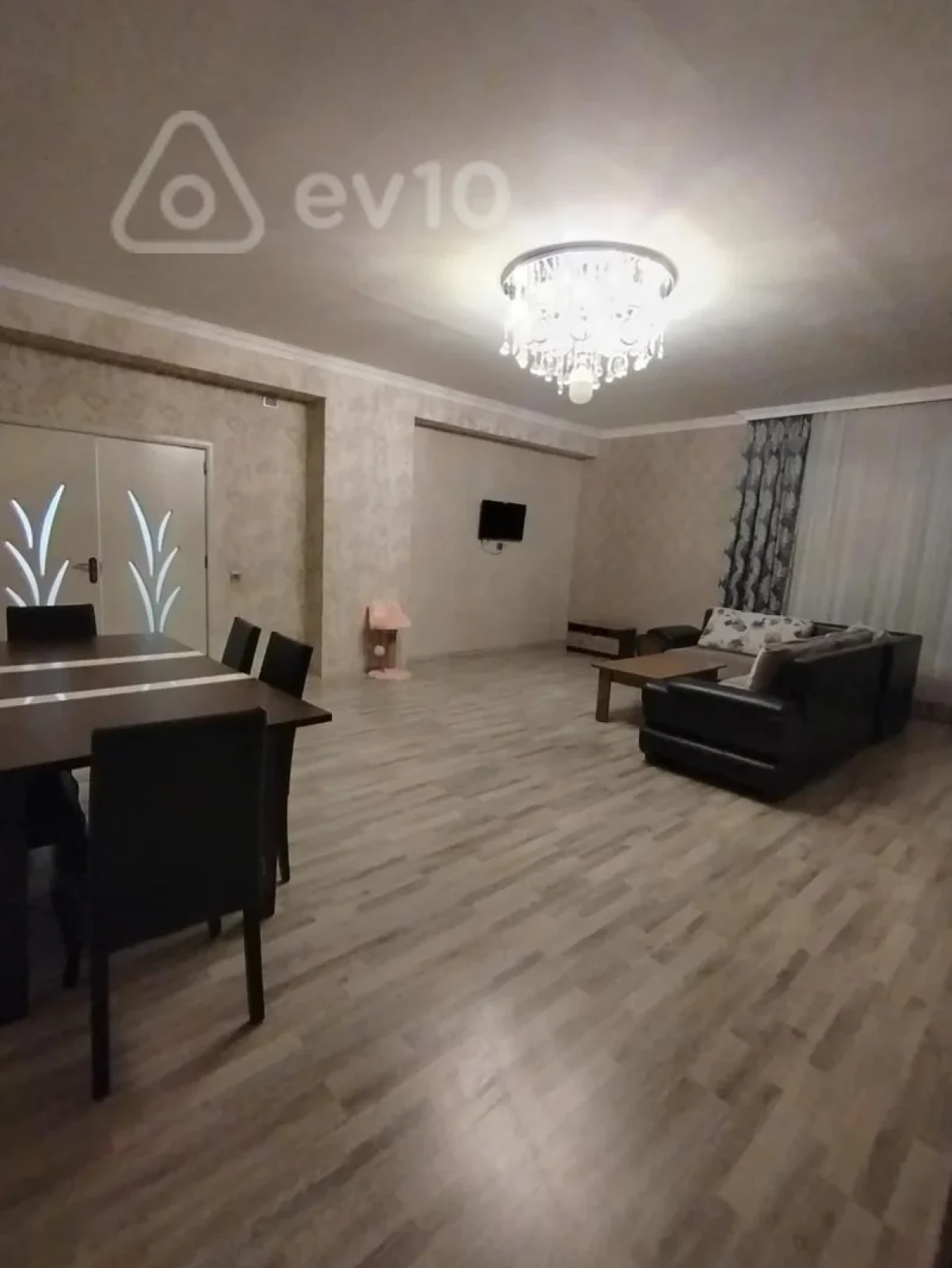 Kirayə verilir 3 otaqlı yeni tikili 190 m²