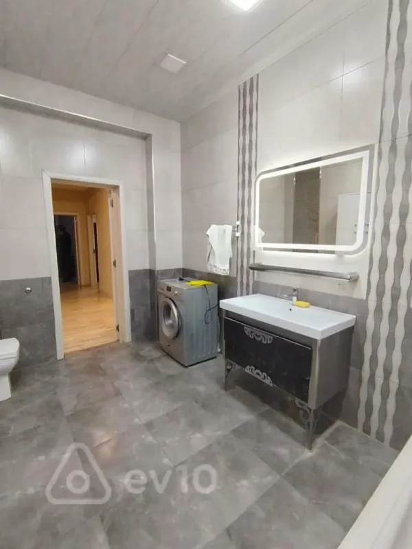 Kirayə verilir 3 otaqlı yeni tikili 190 m²