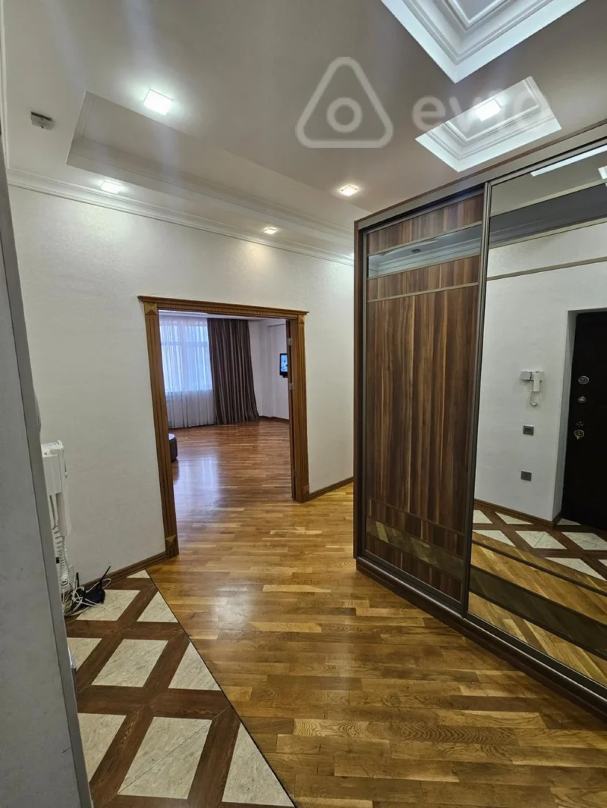Kirayə verilir 2 otaqlı yeni tikili 80 m²