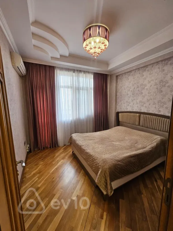 Kirayə verilir 2 otaqlı yeni tikili 80 m²
