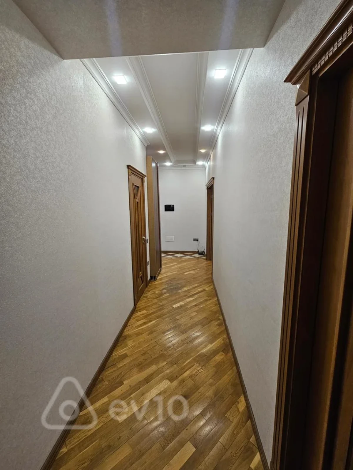 Kirayə verilir 2 otaqlı yeni tikili 80 m²