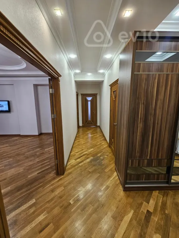 Kirayə verilir 2 otaqlı yeni tikili 80 m²