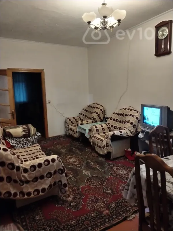 Kirayə verilir 2 otaqlı köhnə tikili 80 m²