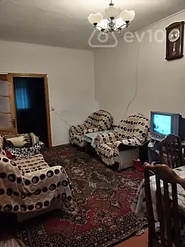Kirayə verilir 2 otaqlı köhnə tikili 80 m²
