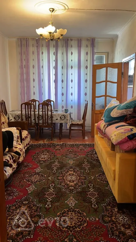 Kirayə verilir 2 otaqlı köhnə tikili 80 m²