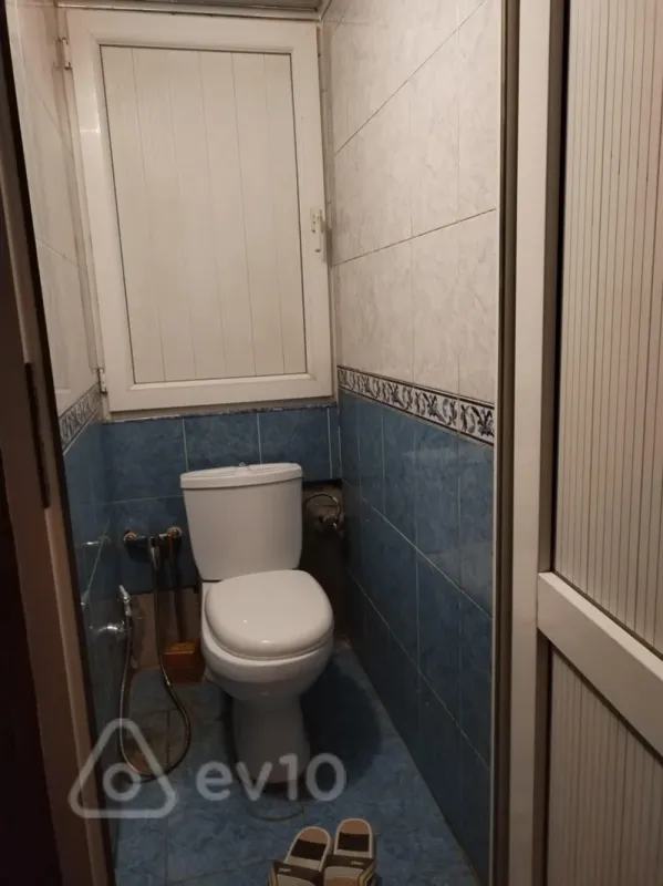 Kirayə verilir 2 otaqlı köhnə tikili 80 m²
