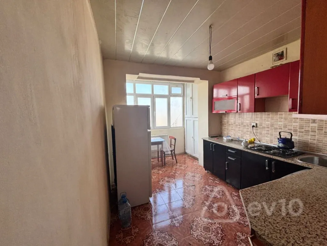 Kirayə verilir 3 otaqlı köhnə tikili 80 m²