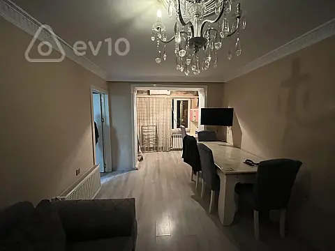Kirayə verilir 2 otaqlı köhnə tikili 70 m²