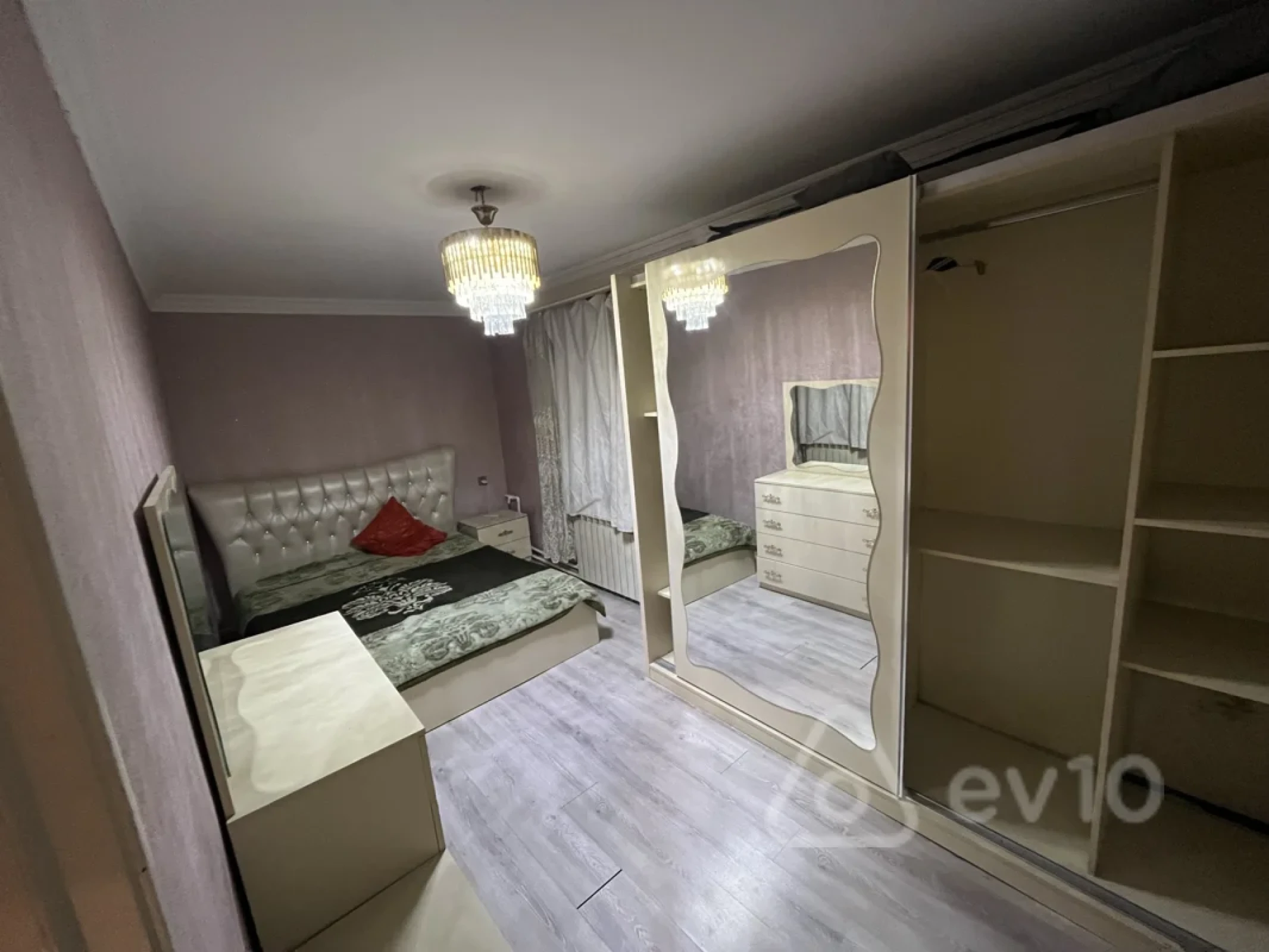 Kirayə verilir 2 otaqlı köhnə tikili 70 m²