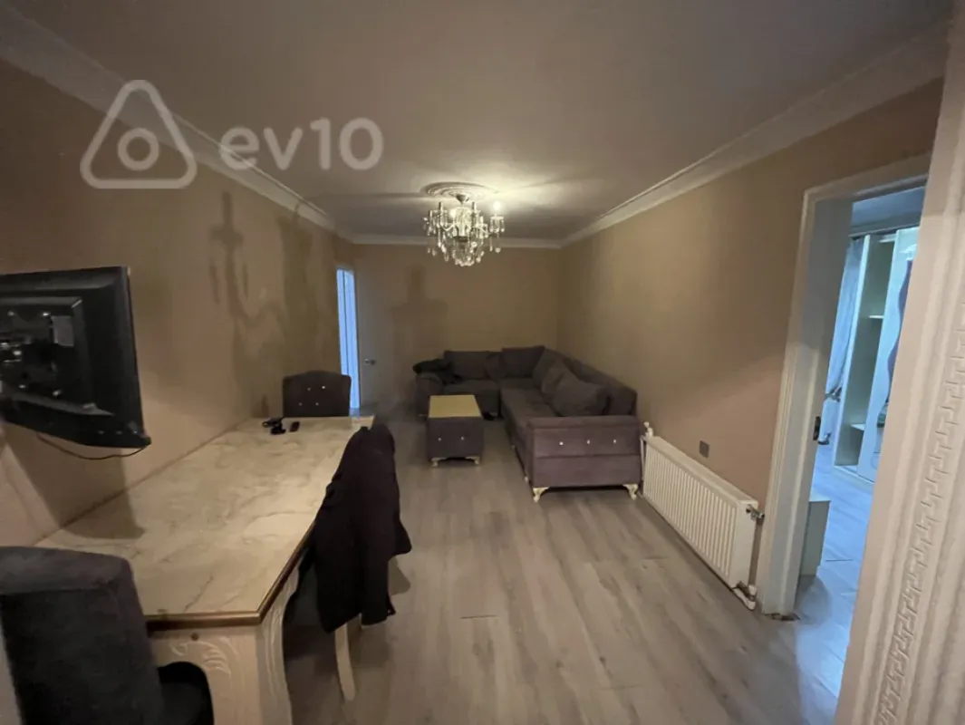 Kirayə verilir 2 otaqlı köhnə tikili 70 m²