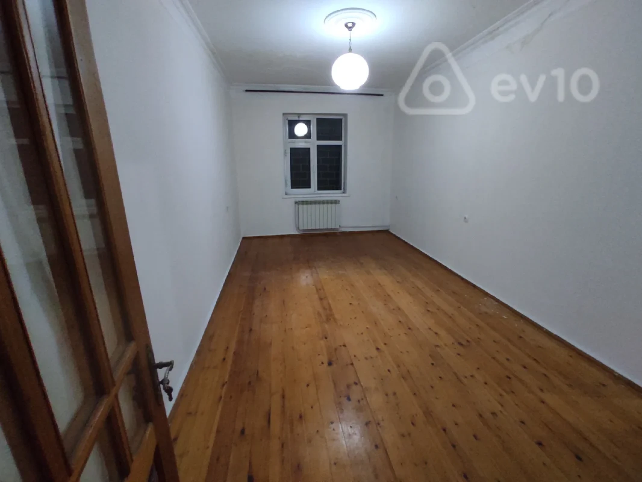 Satılır 5 otaqlı köhnə tikili 120 m²