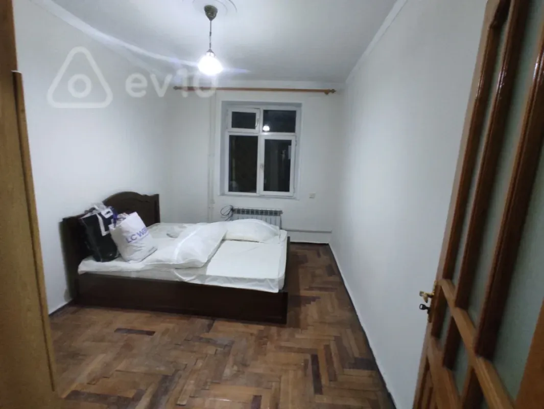 Satılır 5 otaqlı köhnə tikili 120 m²
