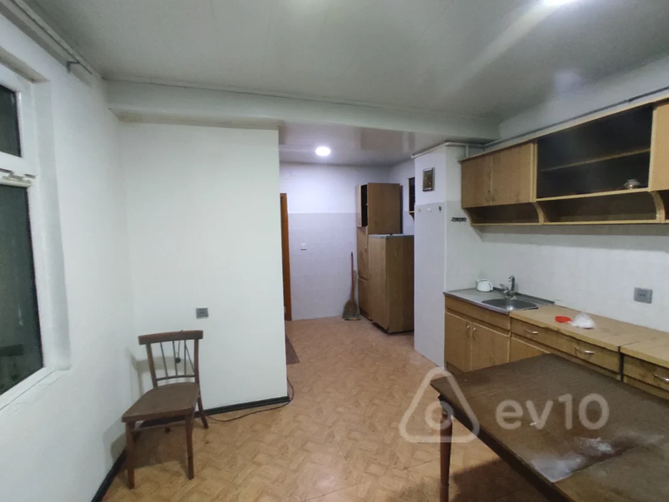 Satılır 5 otaqlı köhnə tikili 120 m²