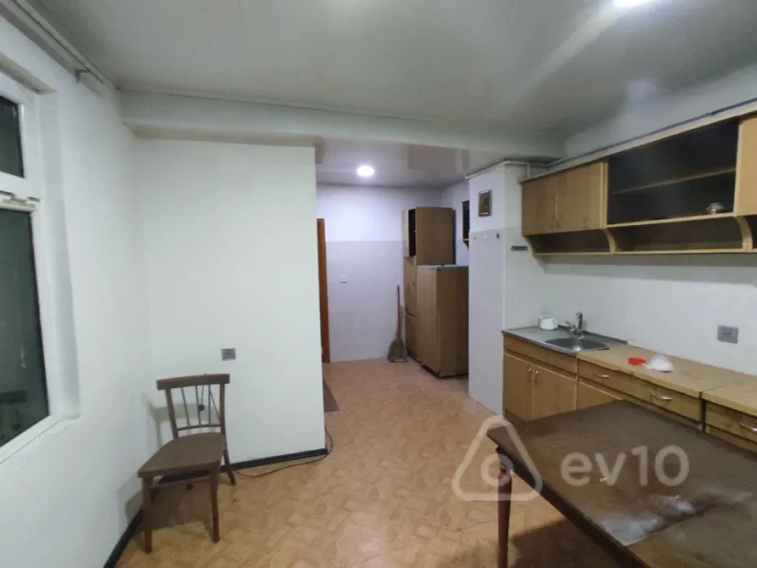 Satılır 5 otaqlı köhnə tikili 120 m²